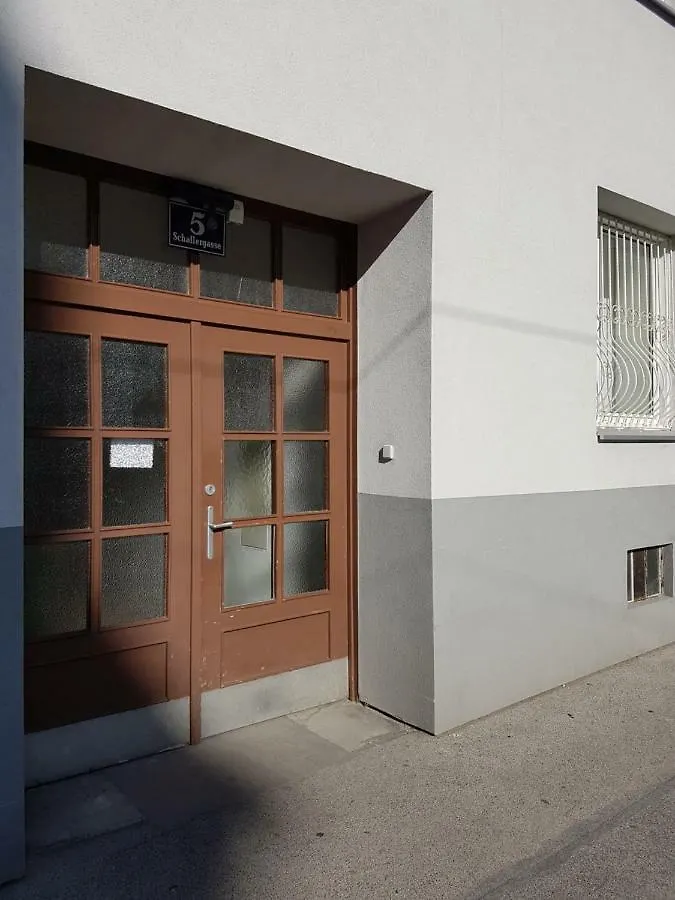Excellent 2 Bed Apartment 12 Mins From Center Wien
