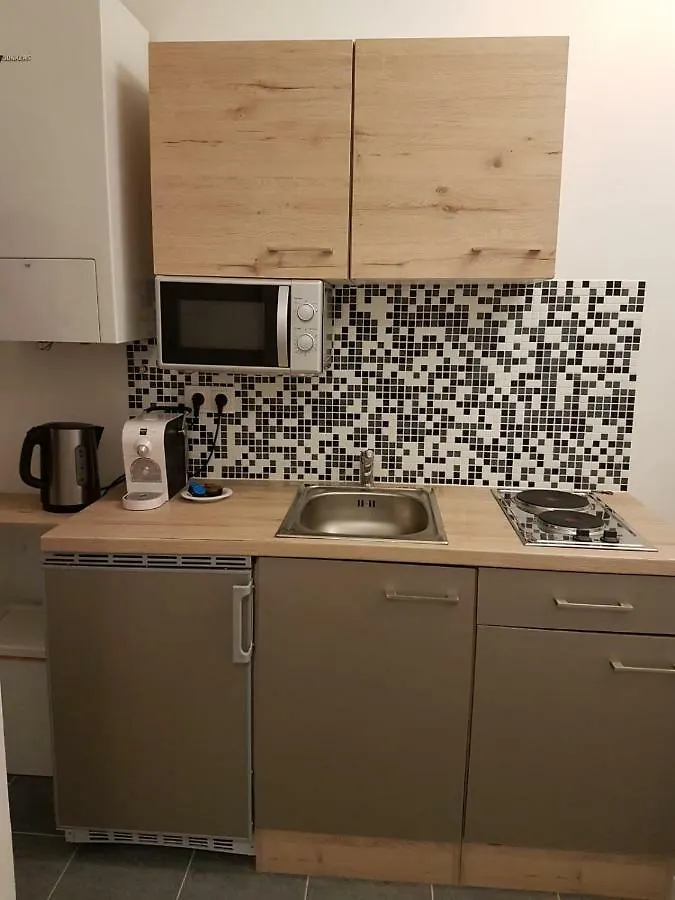 Excellent 2 Bed Apartment 12 Mins From Center Wien